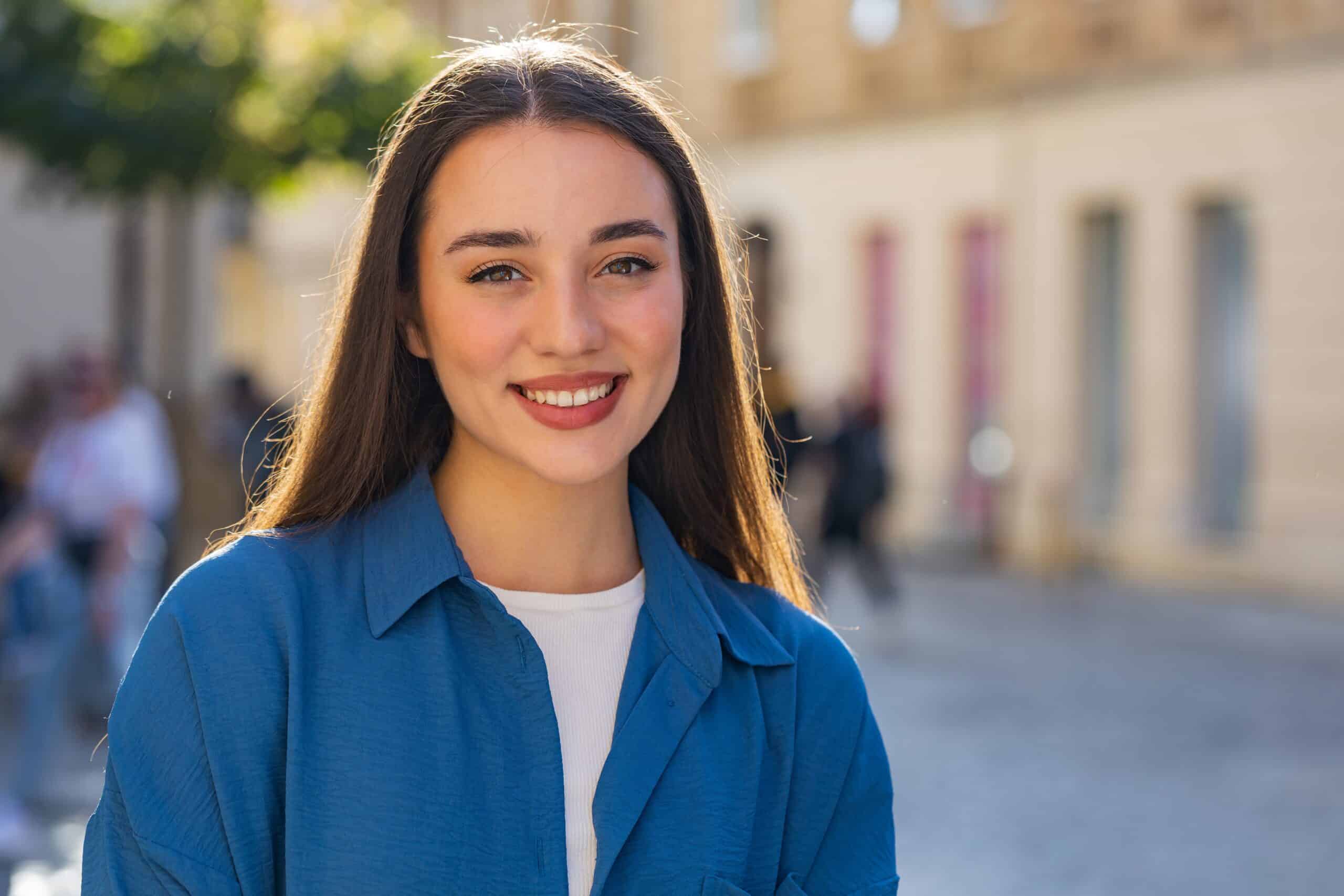 Close-up,Portrait,Of,Happy,Young,Woman,Face,Smiling,Friendly,,Glad
